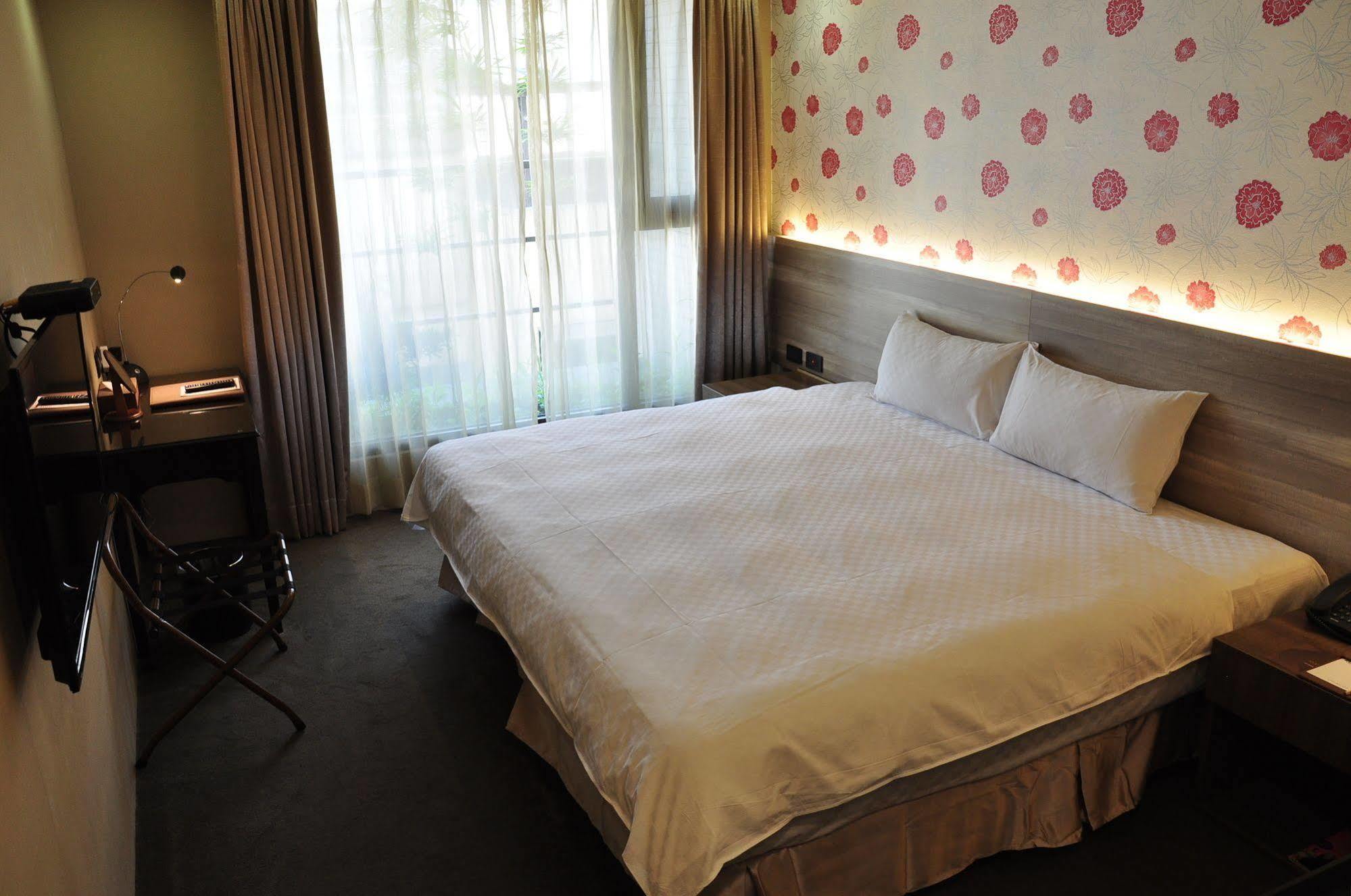 Kun Hotel Taichung Exteriör bild