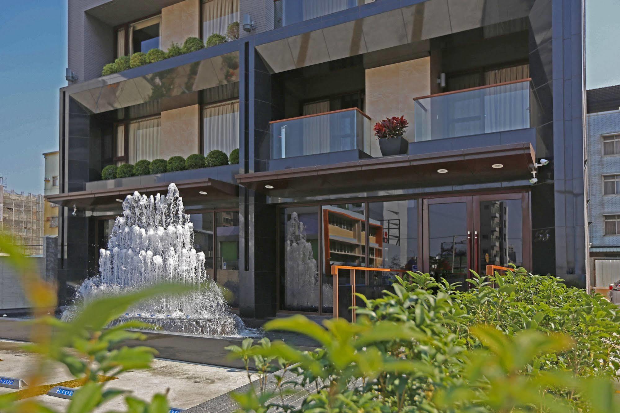 Kun Hotel Taichung Exteriör bild