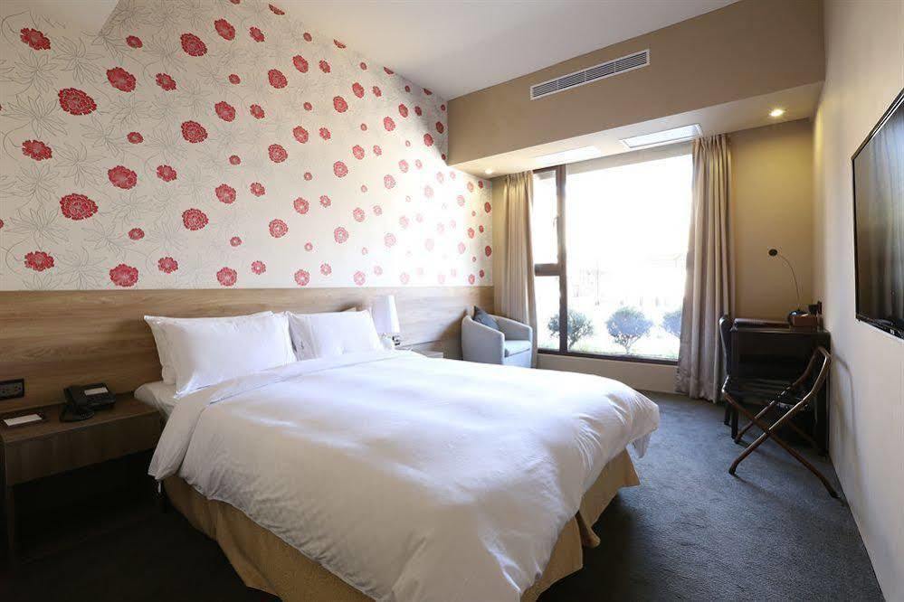 Kun Hotel Taichung Exteriör bild